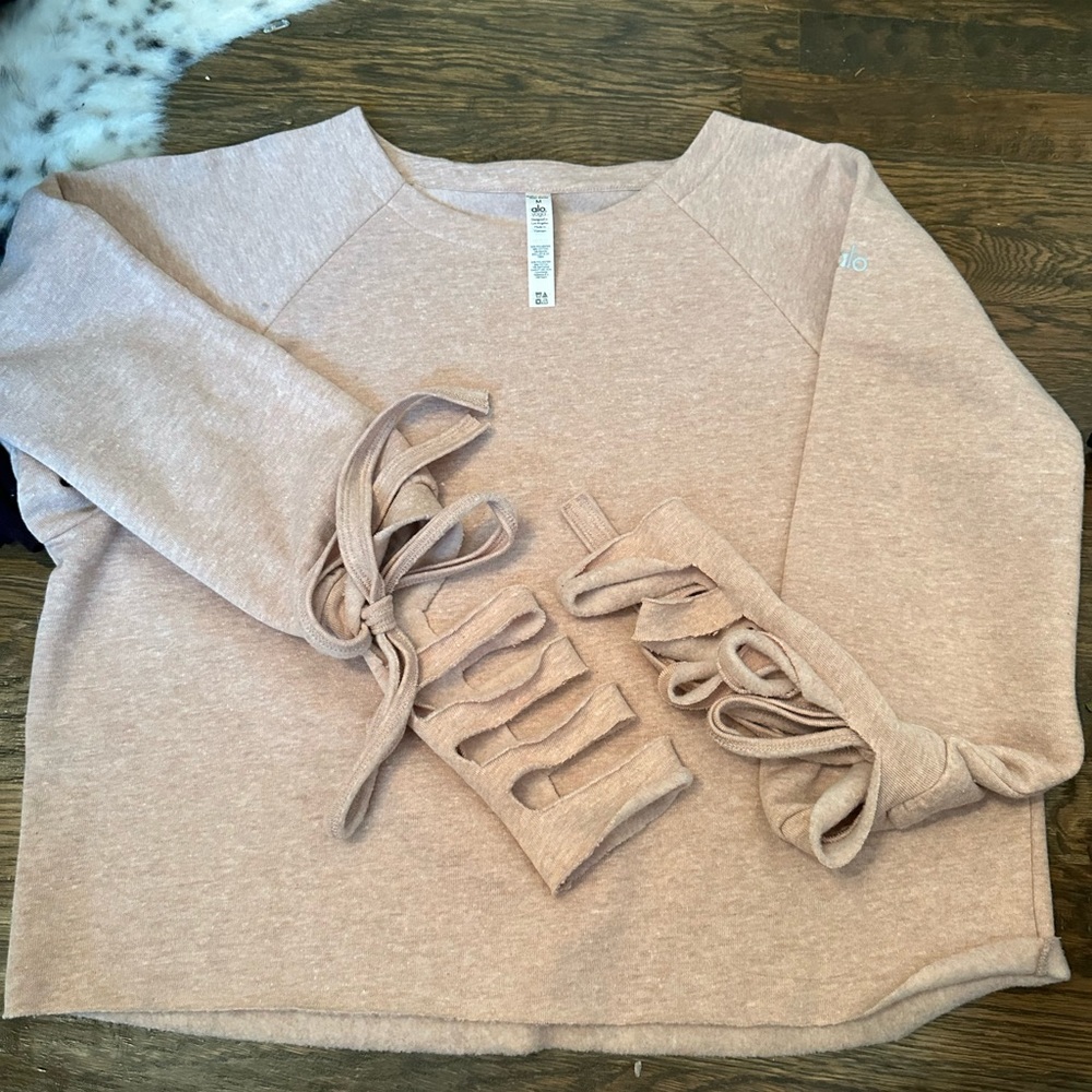 Alo yoga sweatshirt